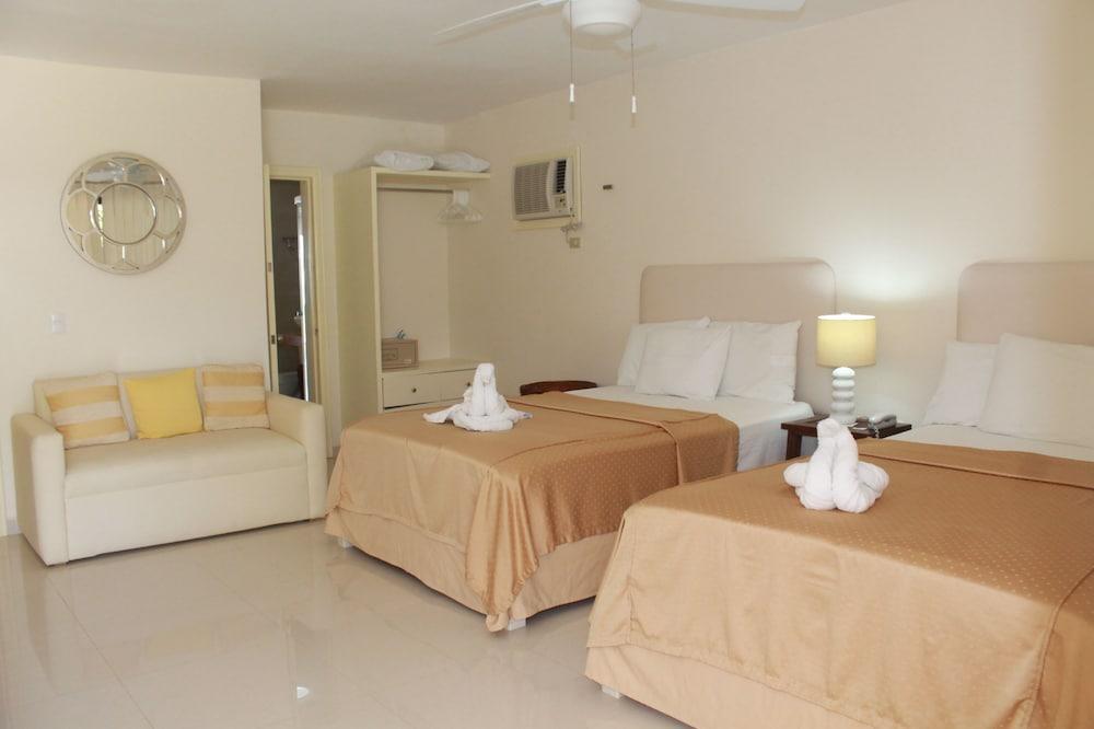 Hotel Playa La Media Luna Isla Mujeres Exteriör bild