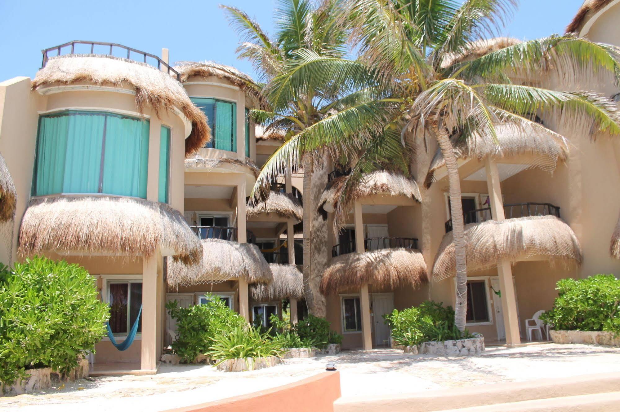 Hotel Playa La Media Luna Isla Mujeres Exteriör bild
