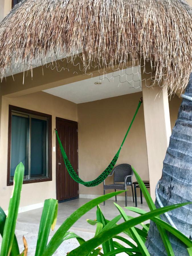 Hotel Playa La Media Luna Isla Mujeres Exteriör bild